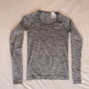 Nike dry fit athletic long sleeve shirt